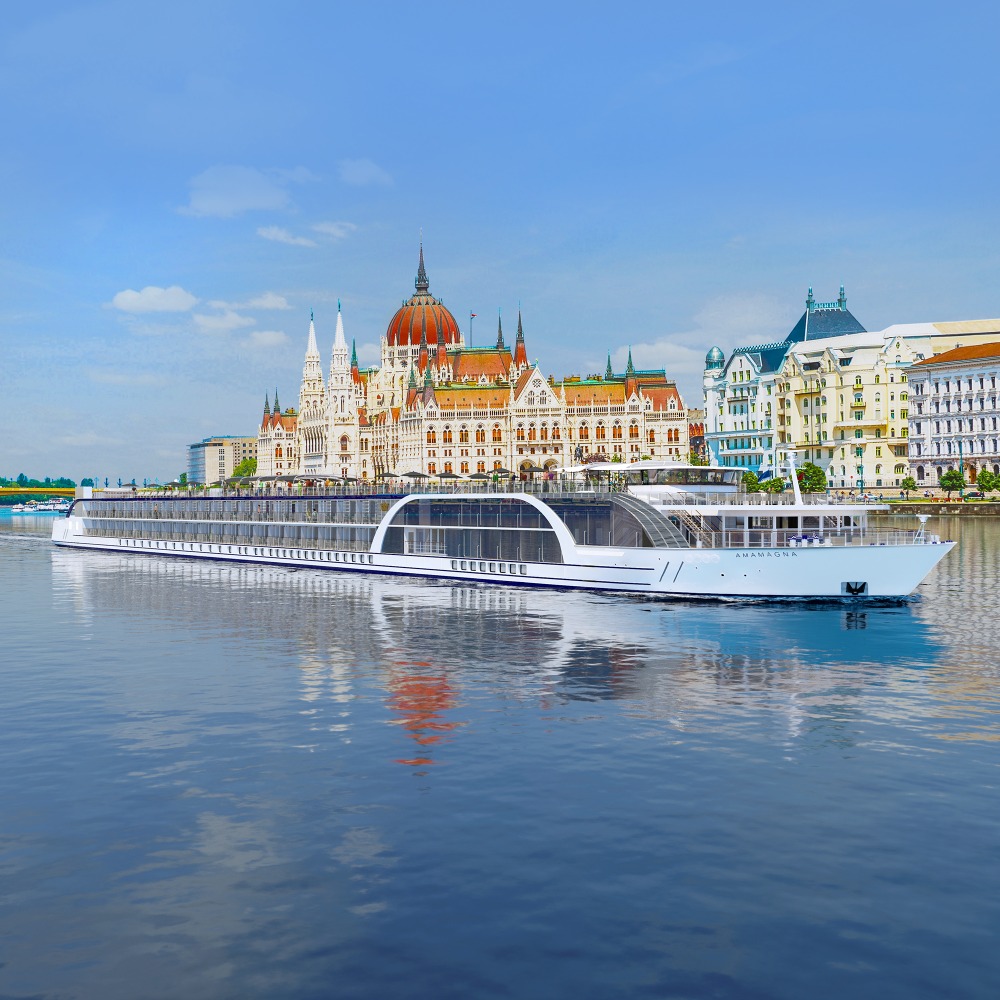 Amamagna river cruise liner in Budapest