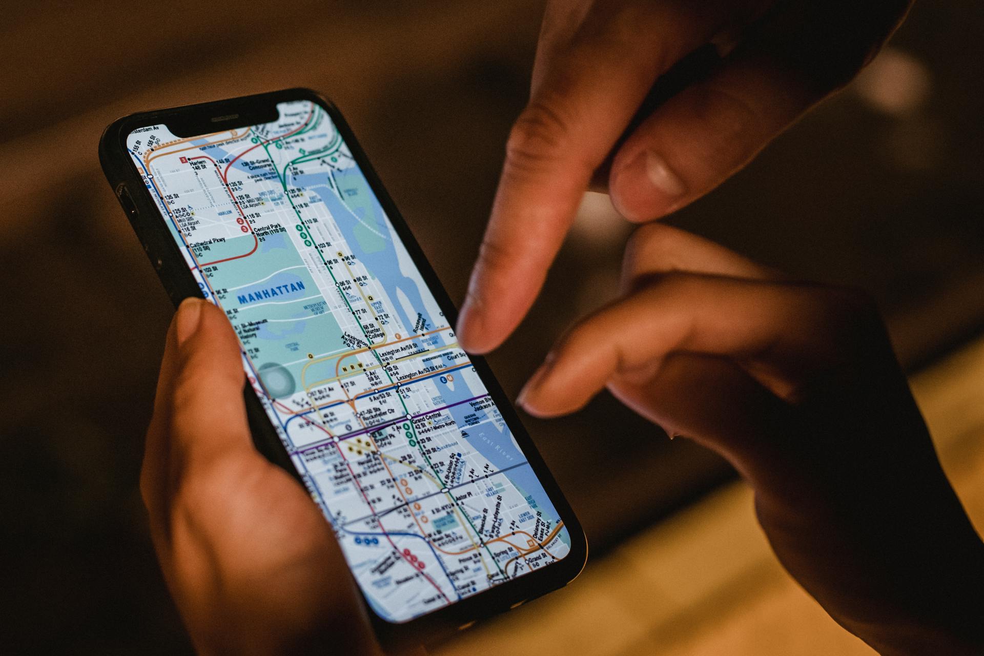 Crop couple with map of Manhattan on smartphone