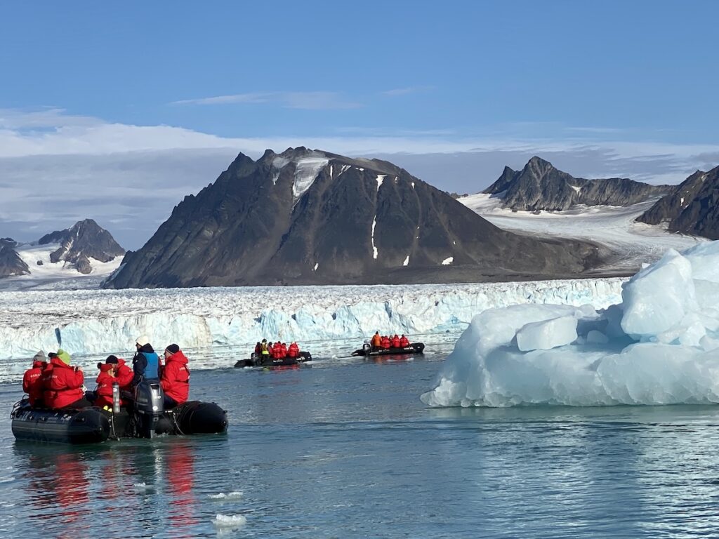 Cruising through Arctic glaciers